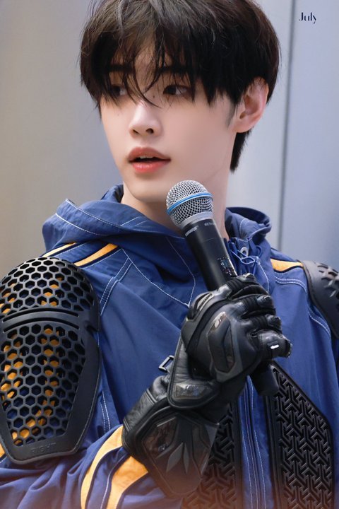 오늘 엔하이픈 02들 ㅈㄴ 잘생겼다