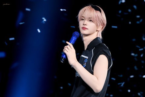 핑크헤어가 가장 잘 어울리는 남돌