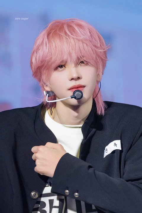 핑크헤어가 가장 잘 어울리는 남돌