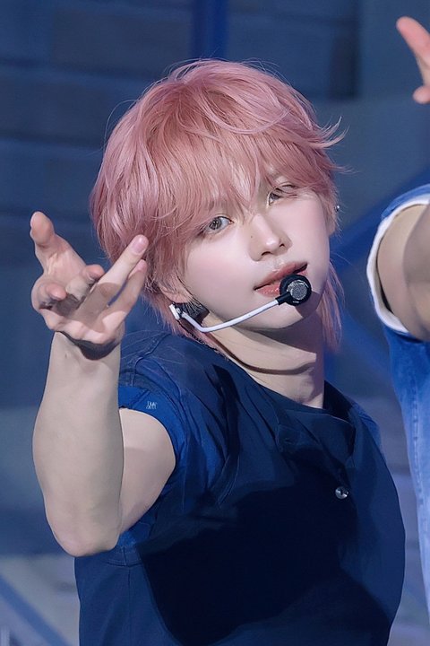 핑크헤어가 가장 잘 어울리는 남돌