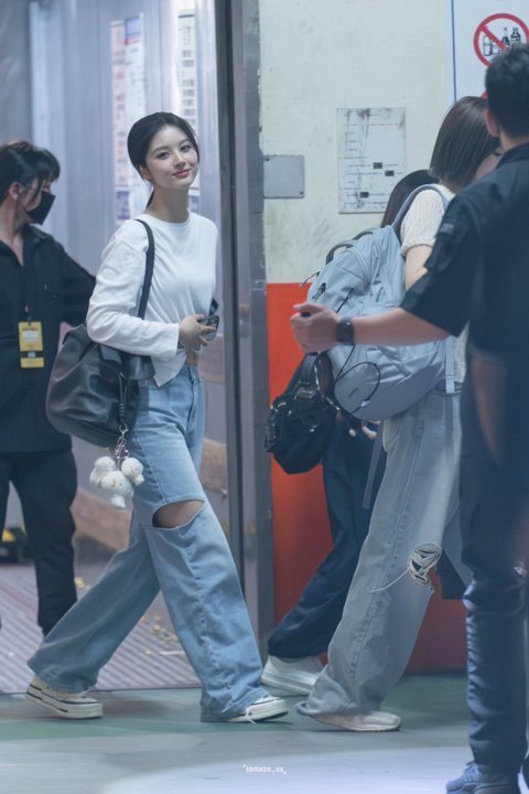 설윤 이 짤 ㄹㅇ 연예인 그 자체다