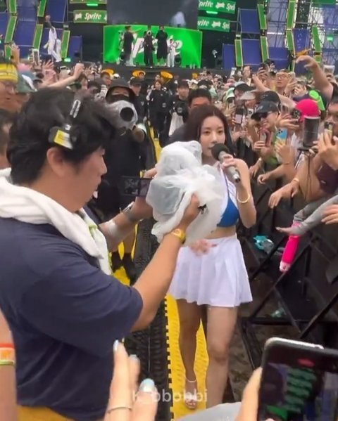 실시간 워터밤 권은비