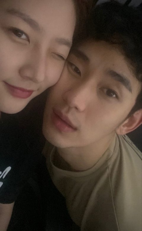 김수현 얼굴 점