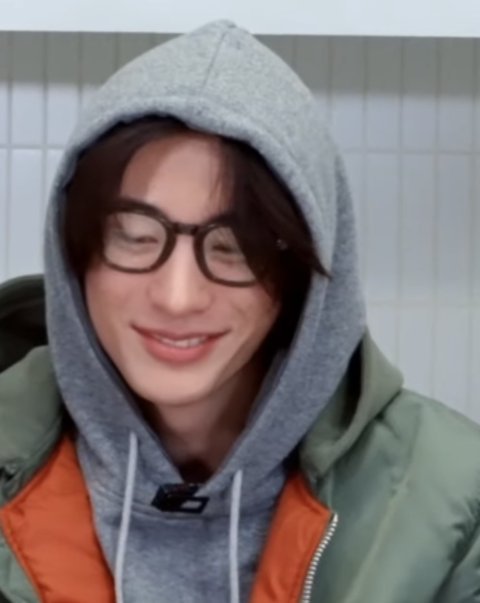 앤톤 이거 보고 윤상인줄ㅋㅋㅋㅋㅋ 왜케 닮음