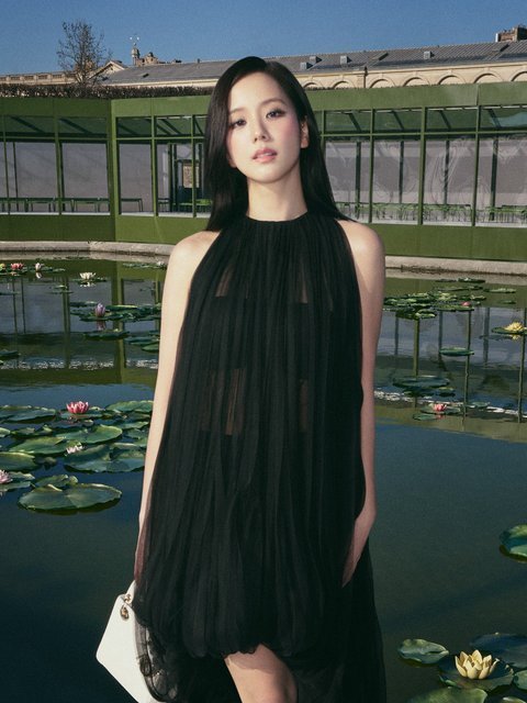 지수 아직도 디올한테 특급 대우 받음