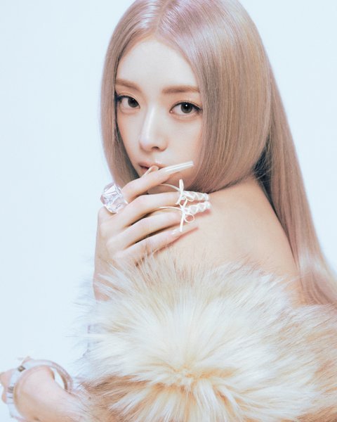 유나 솔로 티저 방금 봤는데