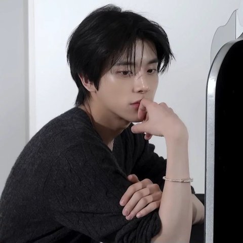 얼굴 진짜 맘에 듦 잘생김