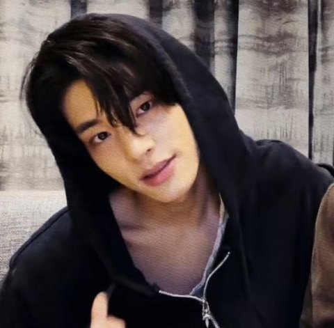 얼굴 진짜 맘에 듦 잘생김