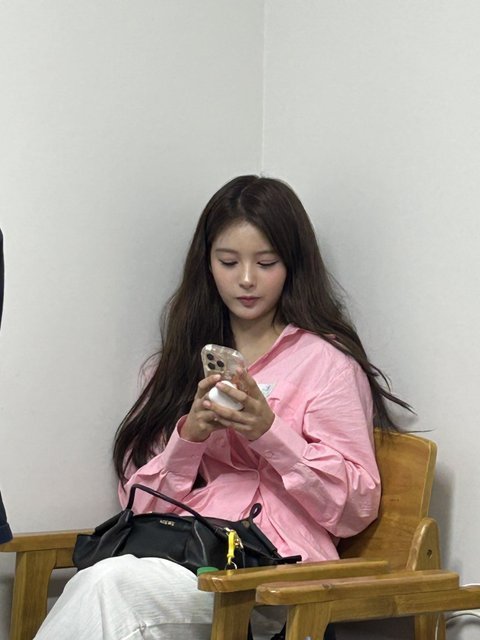 설윤 이 사진 ㄹㅇ 미소녀다