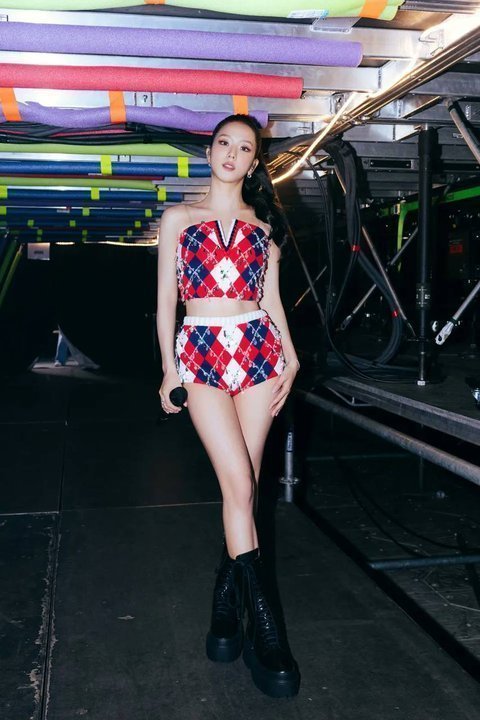 지수 위한 타미힐피거 커스텀 룩