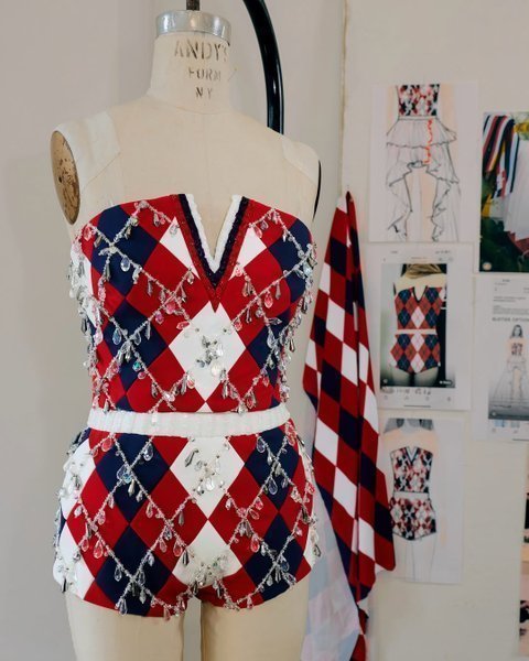 지수 위한 타미힐피거 커스텀 룩