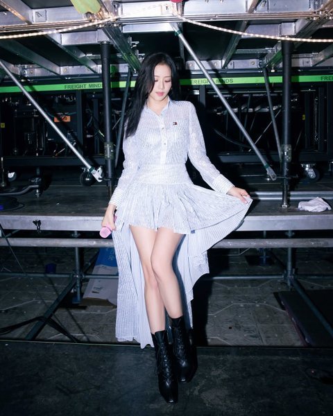 지수 위한 타미힐피거 커스텀 룩