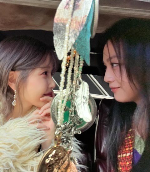 탕웨이가 아이유한테 쓴 편지봄?